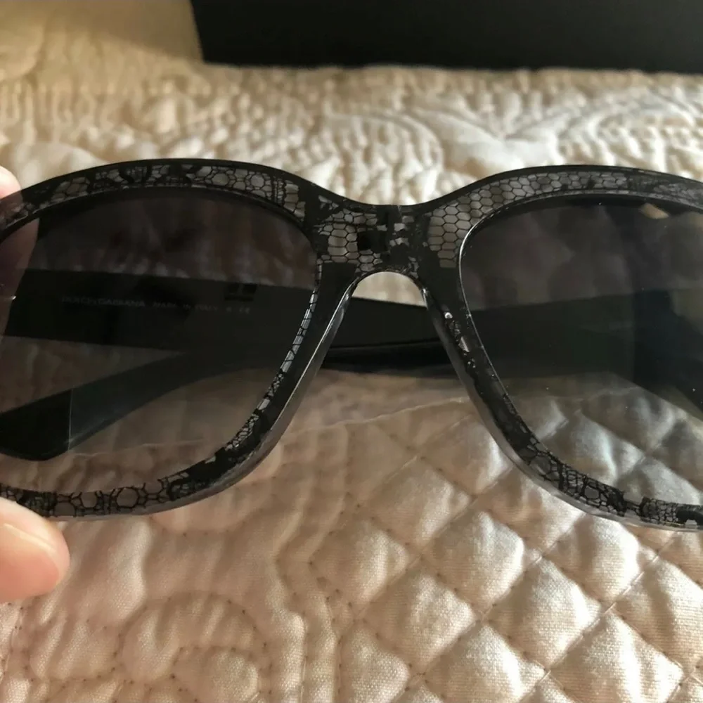 🎉HP🎉New Dolce & Gabbana Chantilly Lace Logo Sunglasses  Anthracite Gray🖤